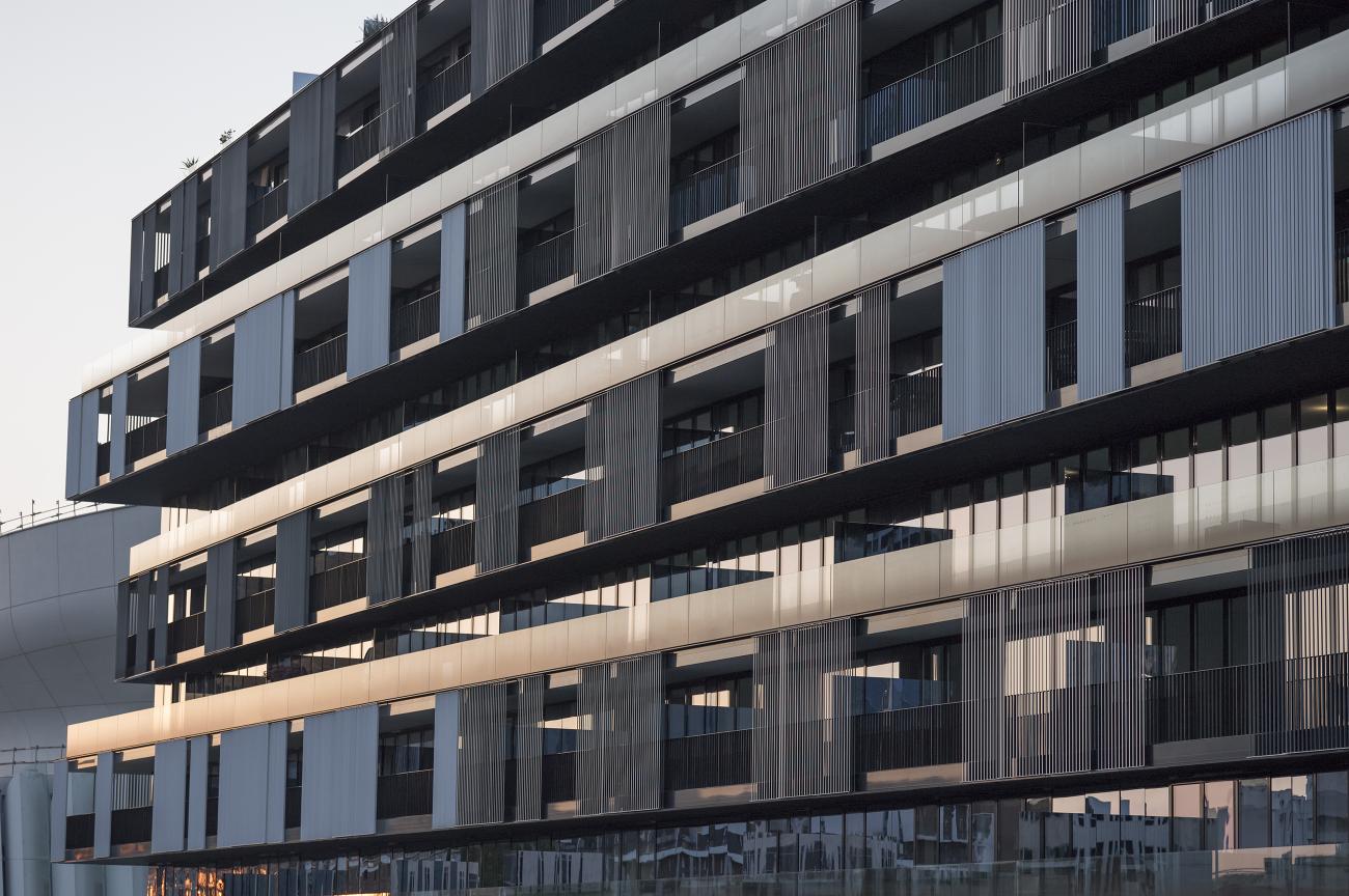 Rectilinear facade with interchanging balcony levels